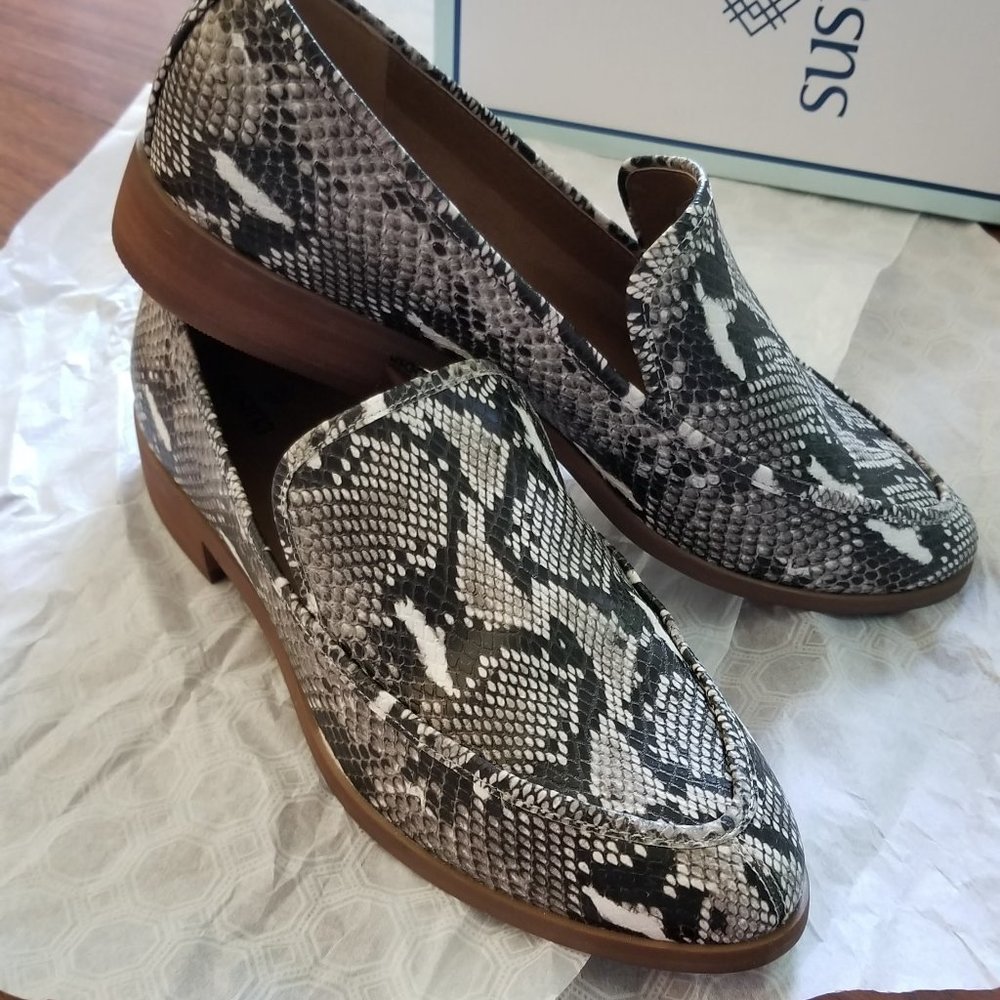 SUSINA - Kellen Snake Printed Loafer snake